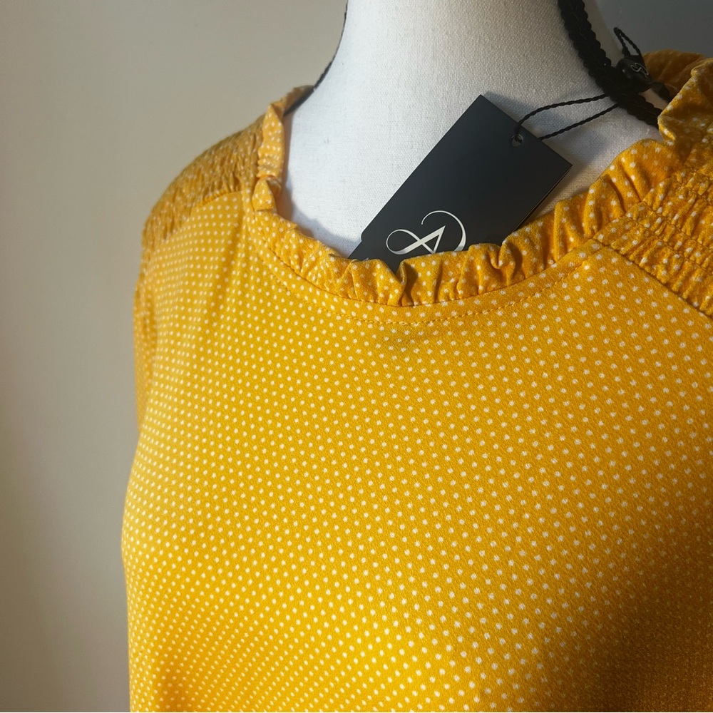 NWT | Adrianna Papell | Shirt | XL | Yellow w small white dot, smocked shoulder